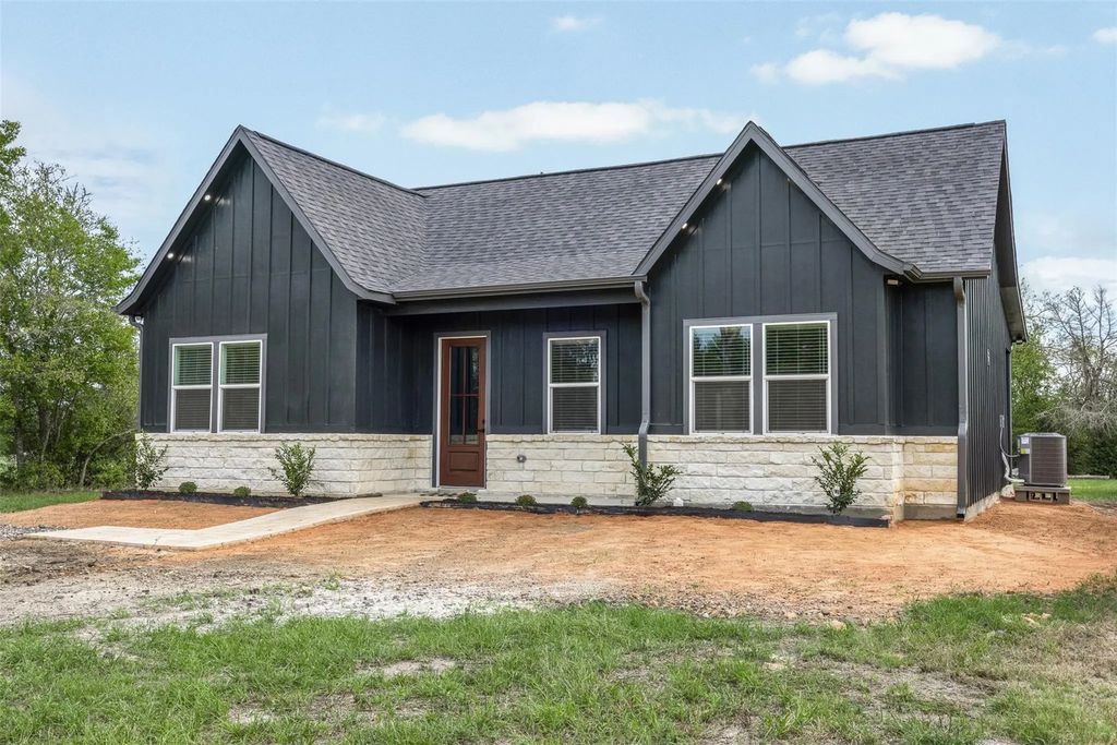 21652 Highway 90 N, Bedias