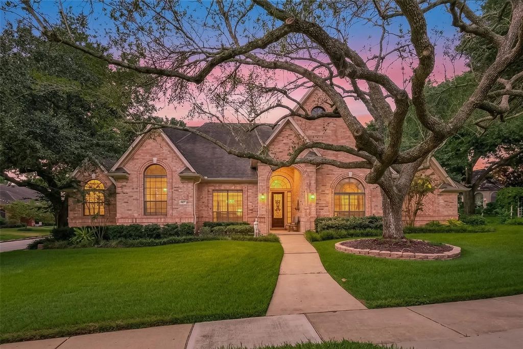 4607 Lake Village Drive, Weston Lakes