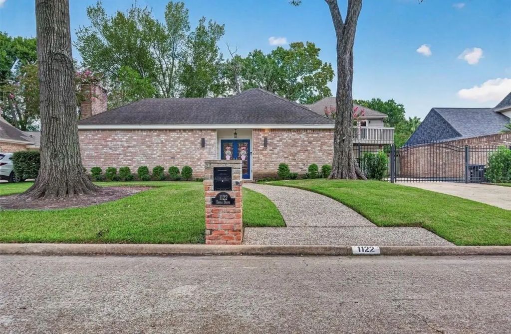 1122 Daria Drive, Houston