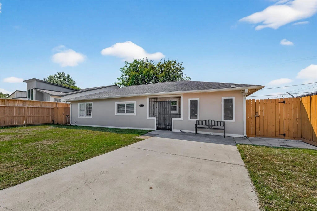 5714 Southwind Street, Houston