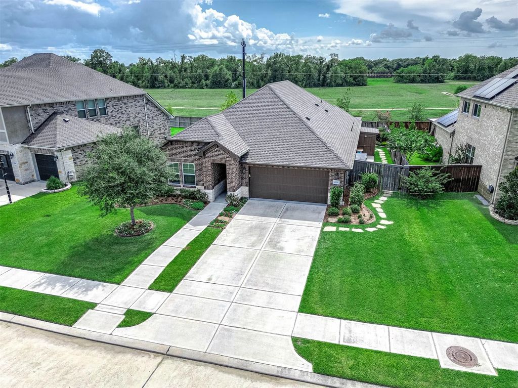 2710 Summer Indigo Trail, Pearland