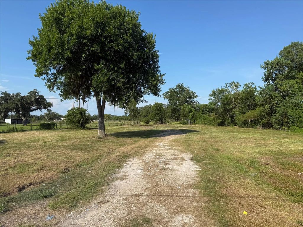 2100 County Road 342, Brazoria