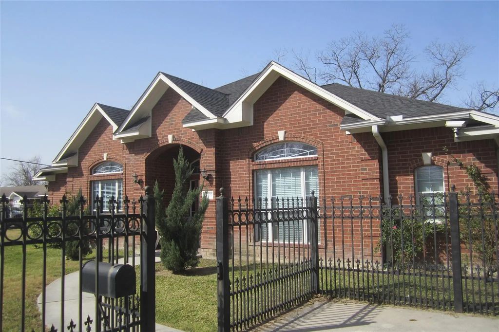 6003 Hirsch Road, Houston
