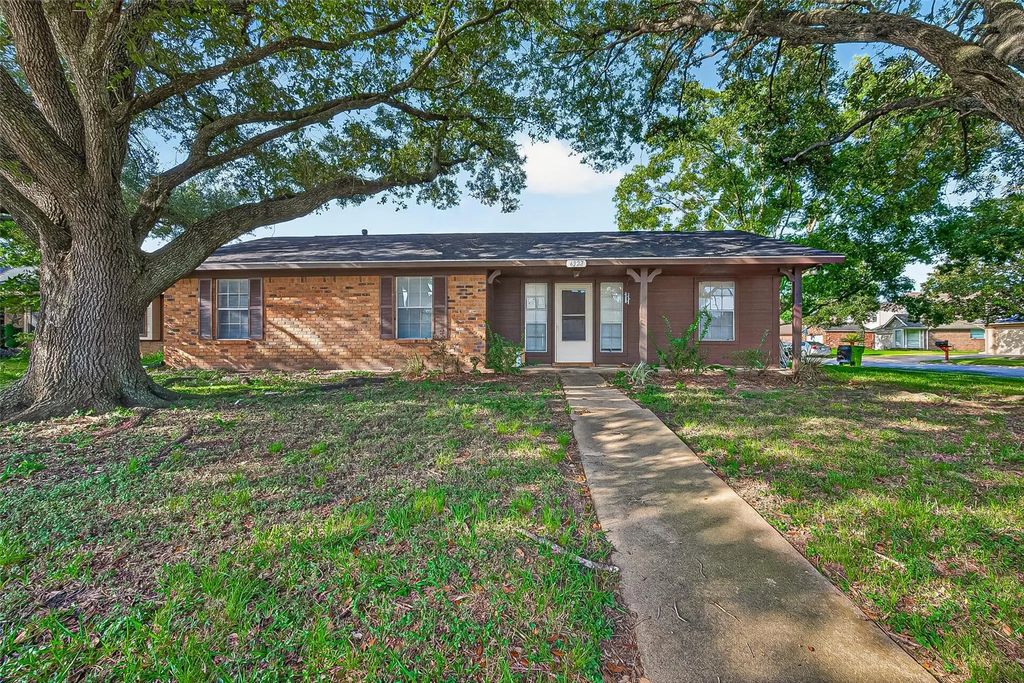 4923 Sandalwood Avenue, Rosenberg