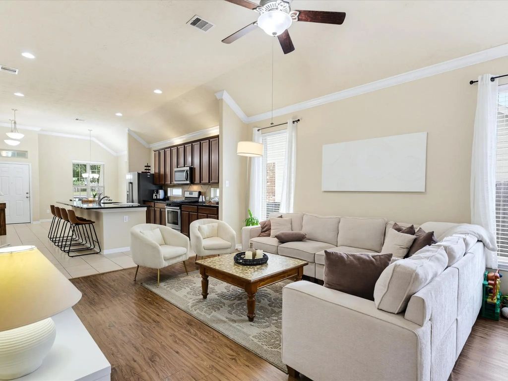 3814 Raintree Village Drive, Katy