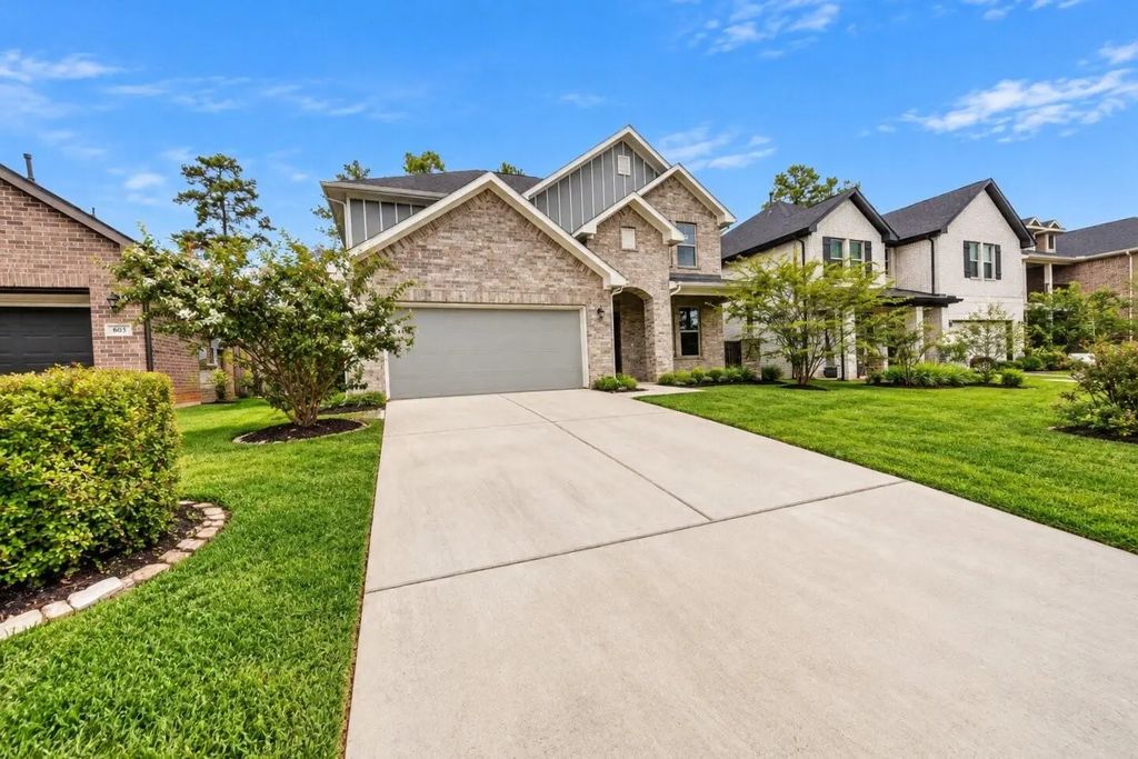 607 Spotted Sunfish Drive, Willis