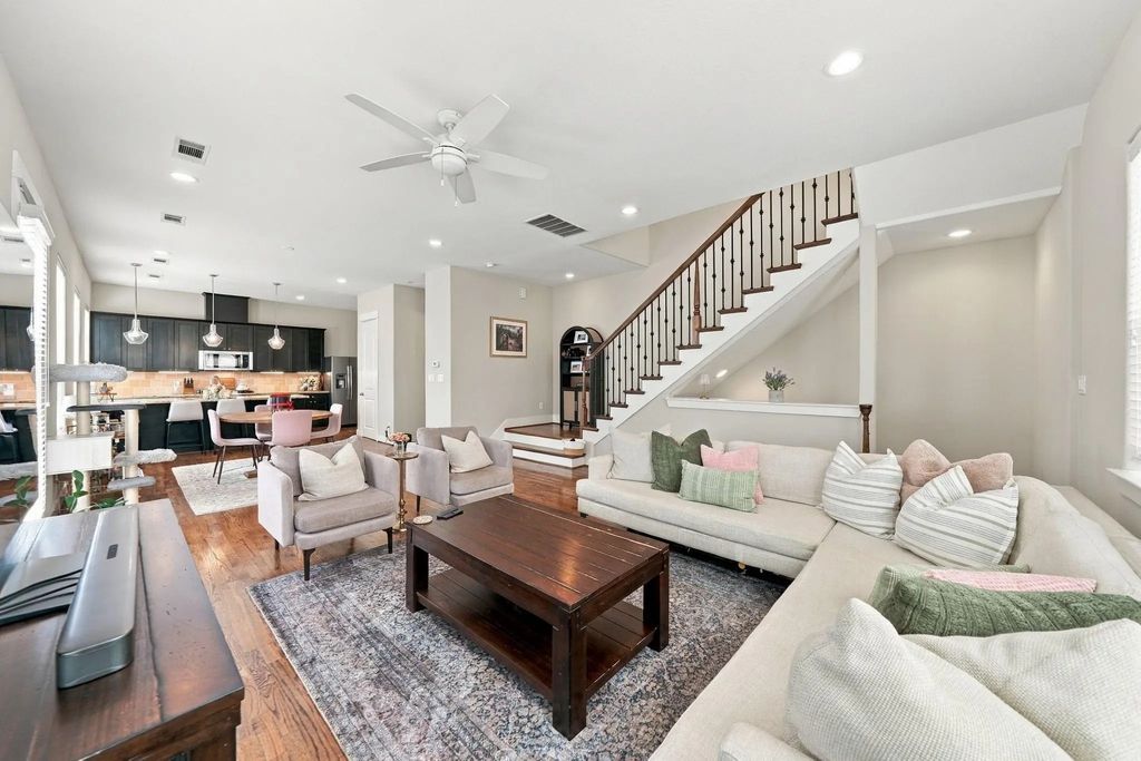 1134 W 17th Street F, Houston