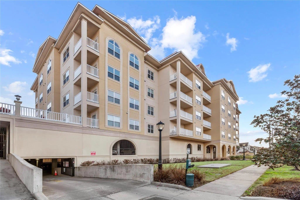 2203 Dorrington Street 400, Houston