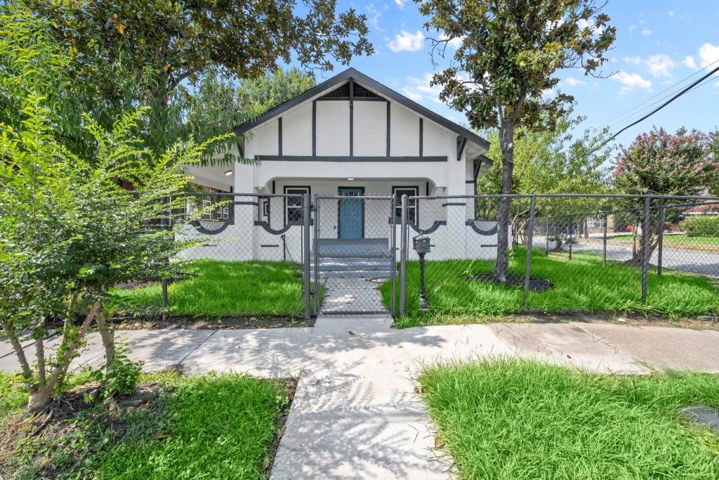 4902 Mckinney, Houston