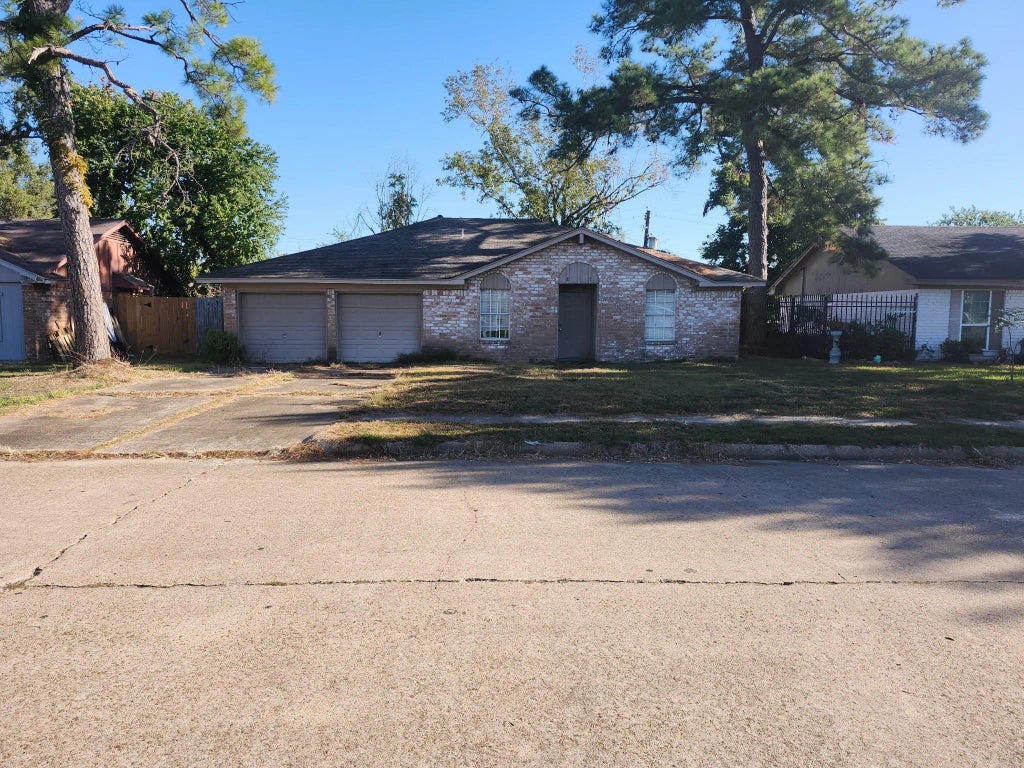 815 Centerwood Drive, Houston