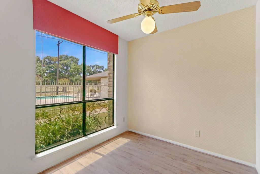 8365 Sands Point Drive 221, Hockley