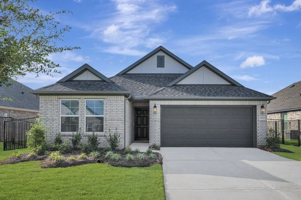 13925 Baikal Manor Drive, Santa Fe