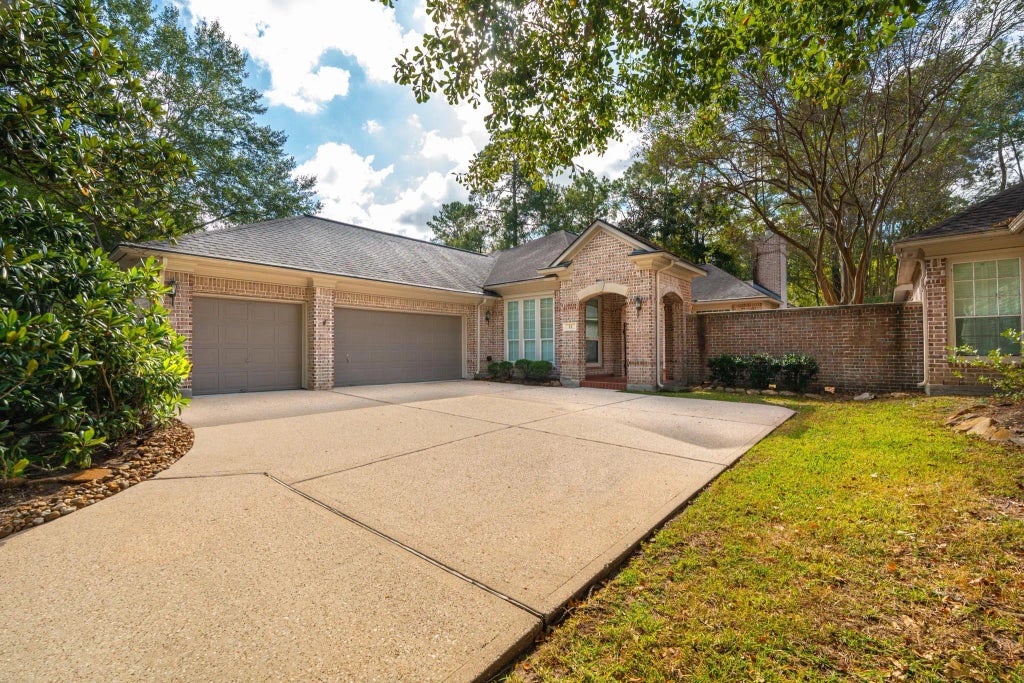 23 E Palmer Bend, The Woodlands