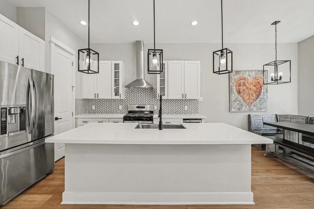 825 Woodcrest Drive, Houston