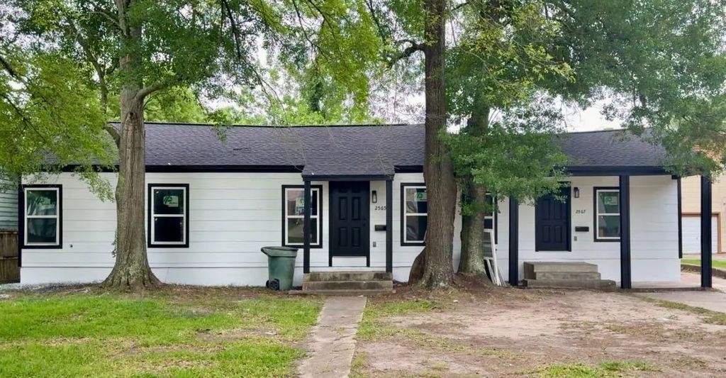 2565 Pecos Street, Beaumont