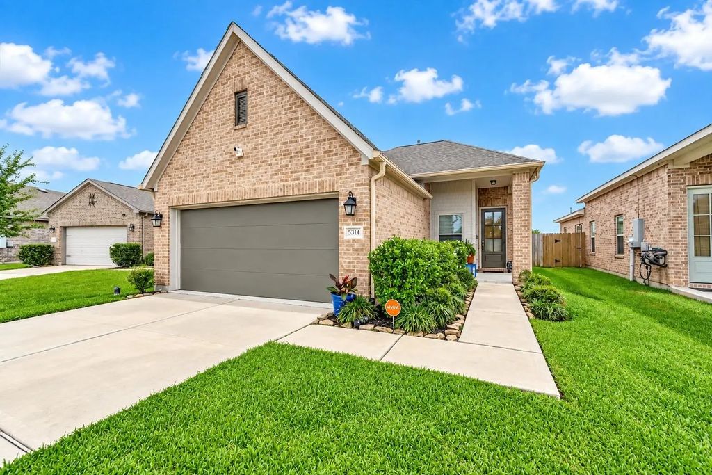 5314 Abbeville Court, Dickinson