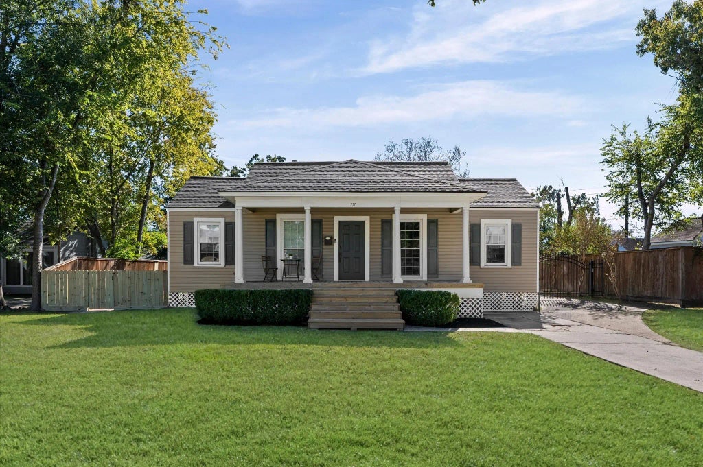 717 Sue Barnett Drive, Houston