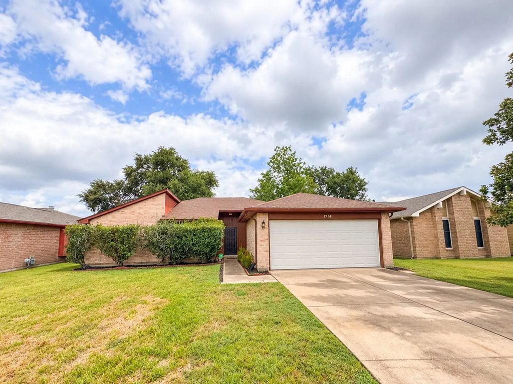 1714 Grand Park Drive, Missouri City