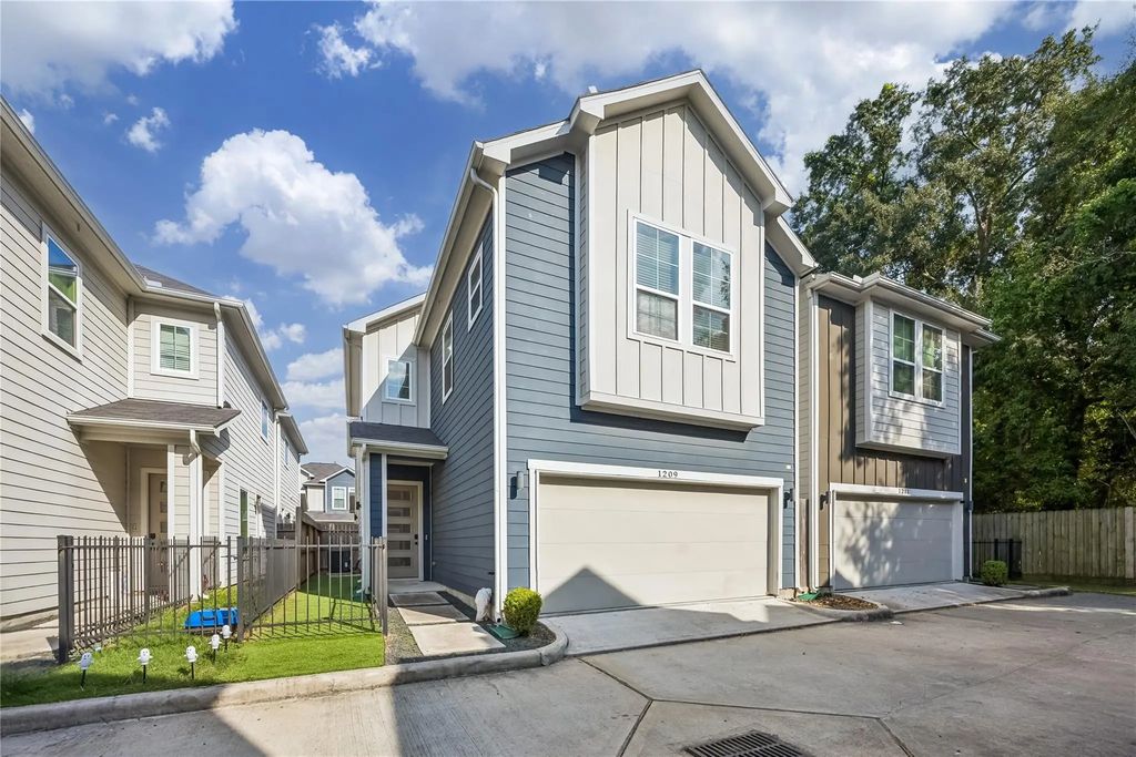 1209 W Tidwell Road, Houston