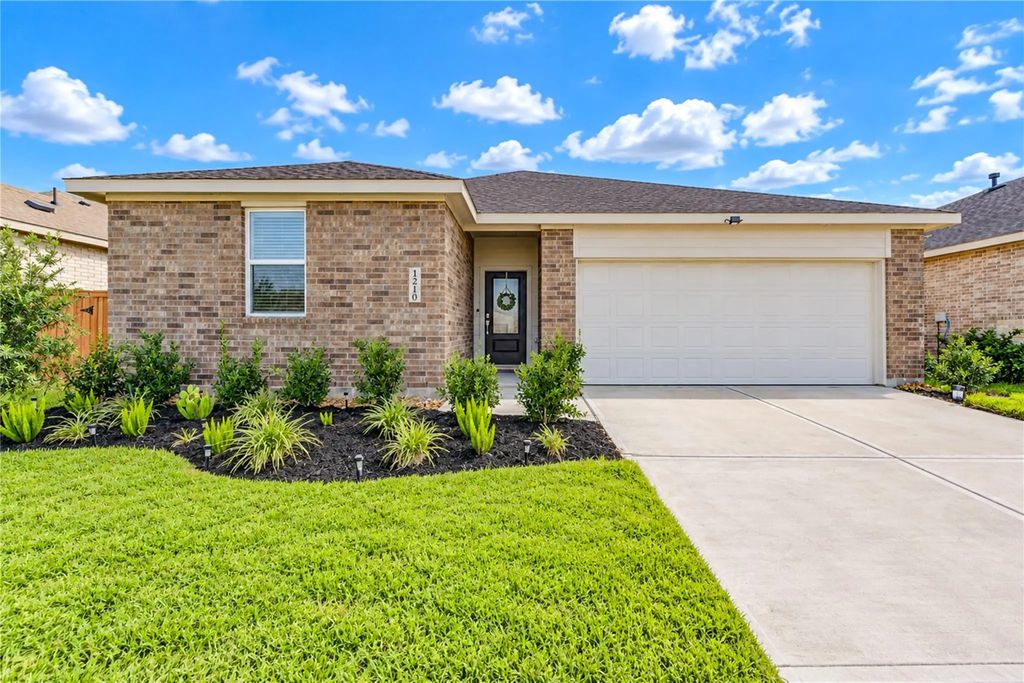 1210 Shady Pines Drive, Beasley