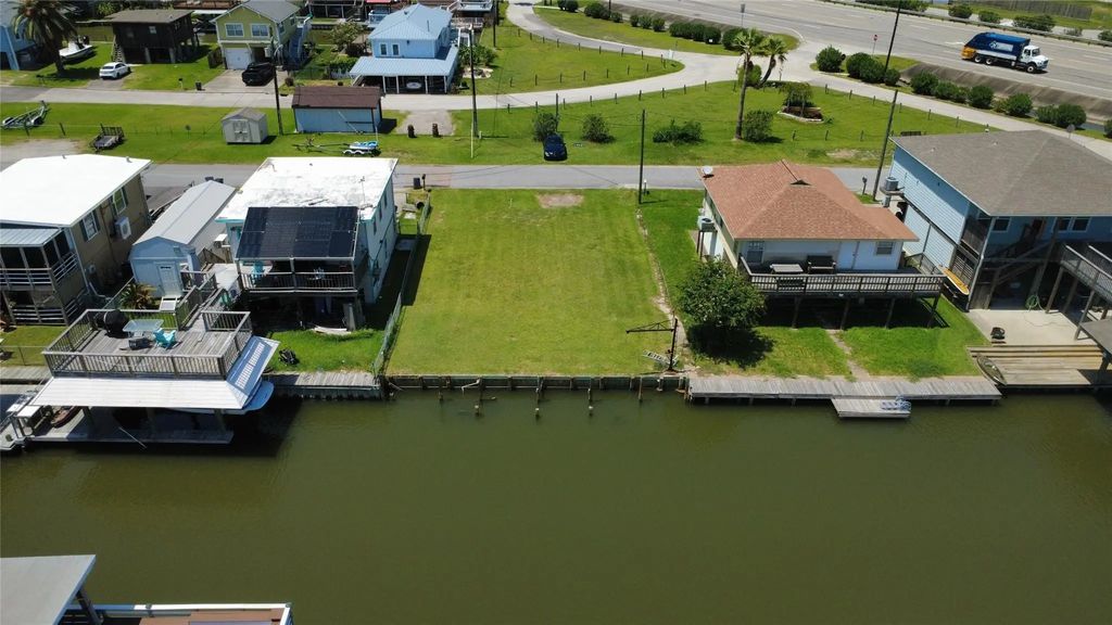 28 Lakeside Drive, Hitchcock
