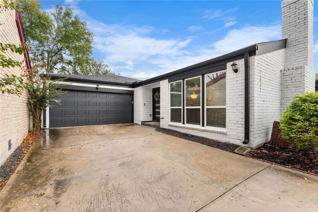 11207 Wood Lodge Drive, Houston