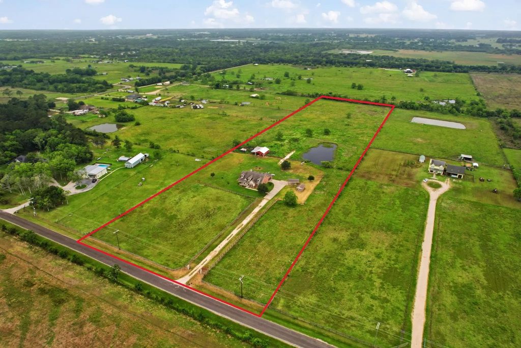 1405 Big Hill Road, Winnie