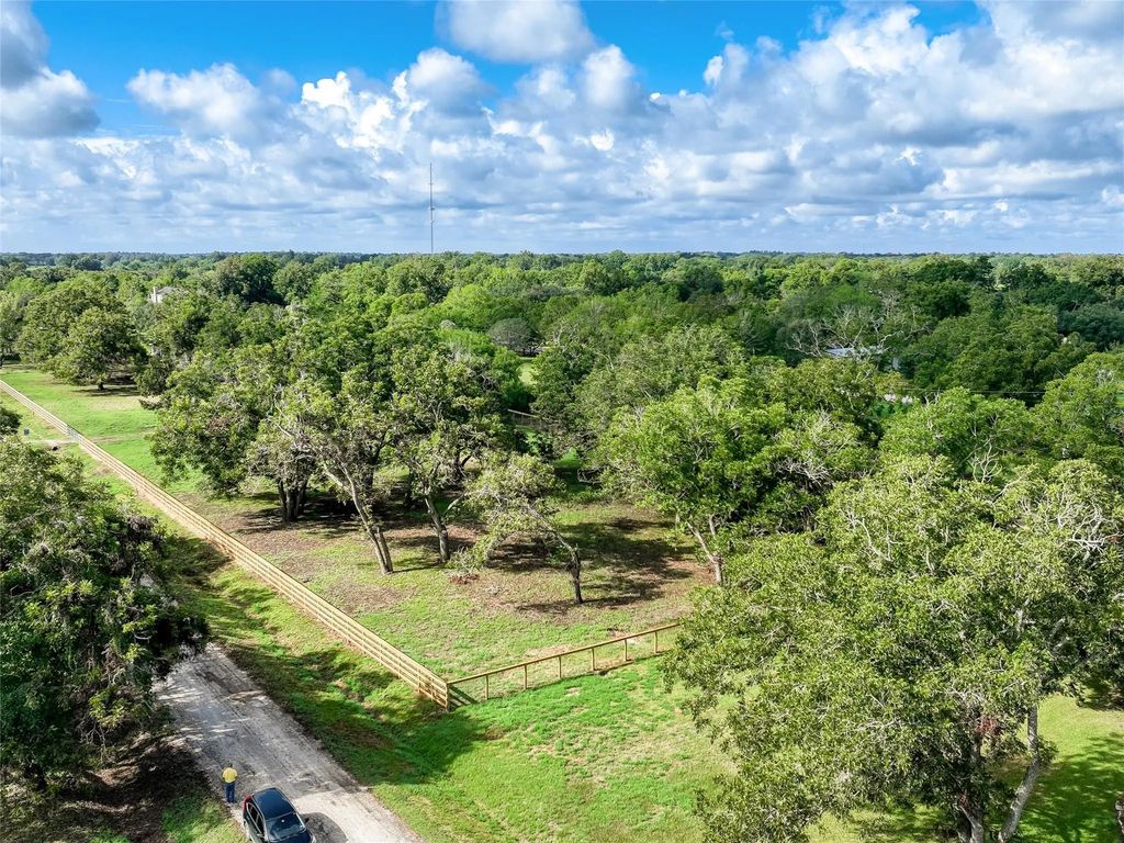 315 Pony Lane, Simonton