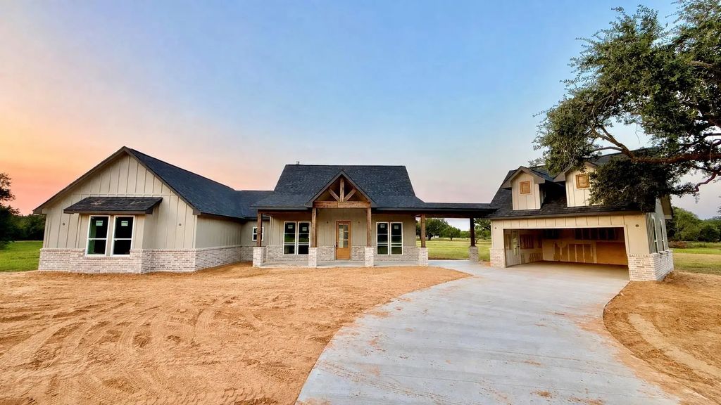 13 Center Tree Drive, Palacios