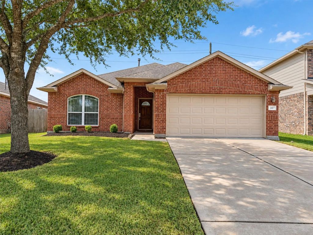 2407 Alcove Foster Court, Fresno