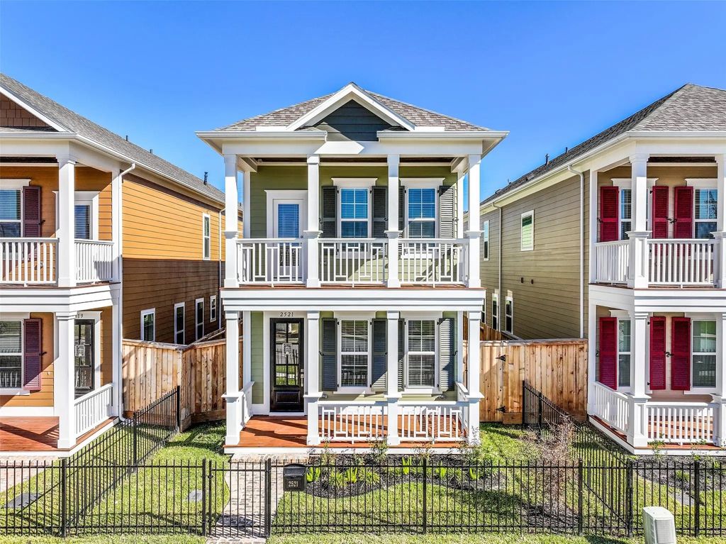 2521 S Houston Avenue, Pearland