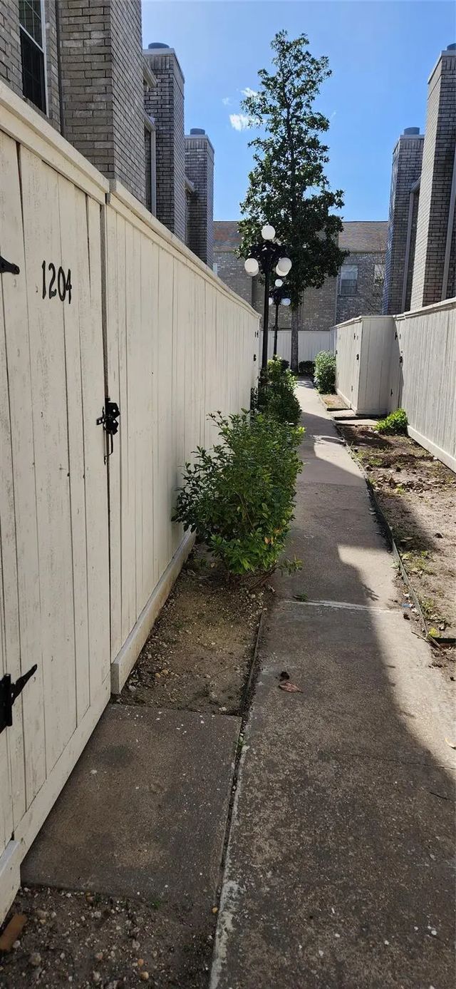 4001 Tanglewilde Street 1204, Houston