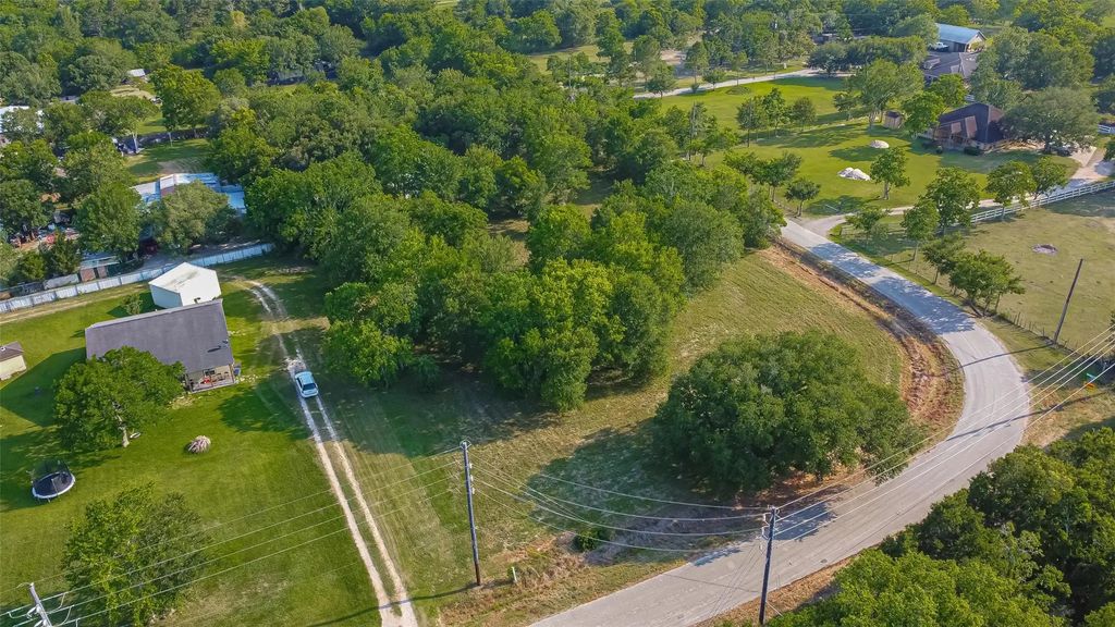 Fenn Road, Rosharon