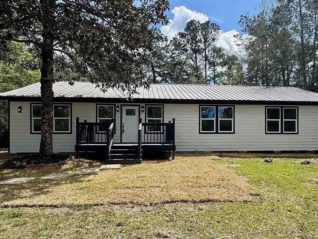 5223 Ariola Lane, Lumberton