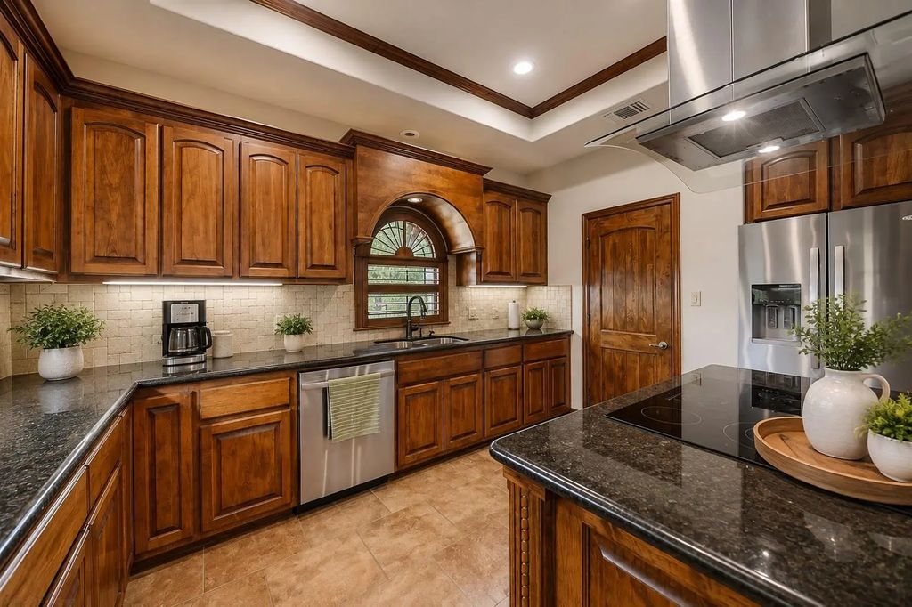 390 N County Road 1030, Kingsville