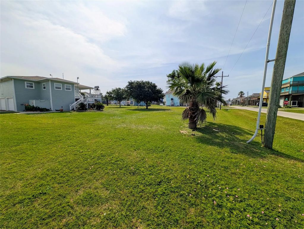 942 Surfview, Crystal Beach