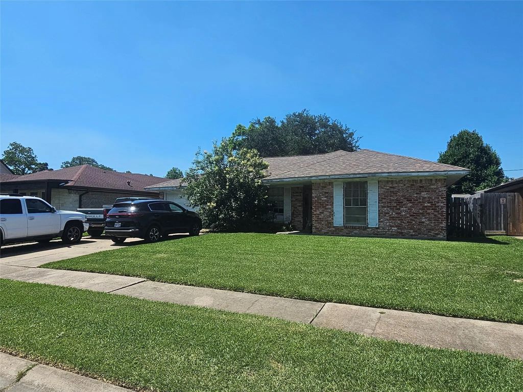 750 Columbia Lane, Deer Park