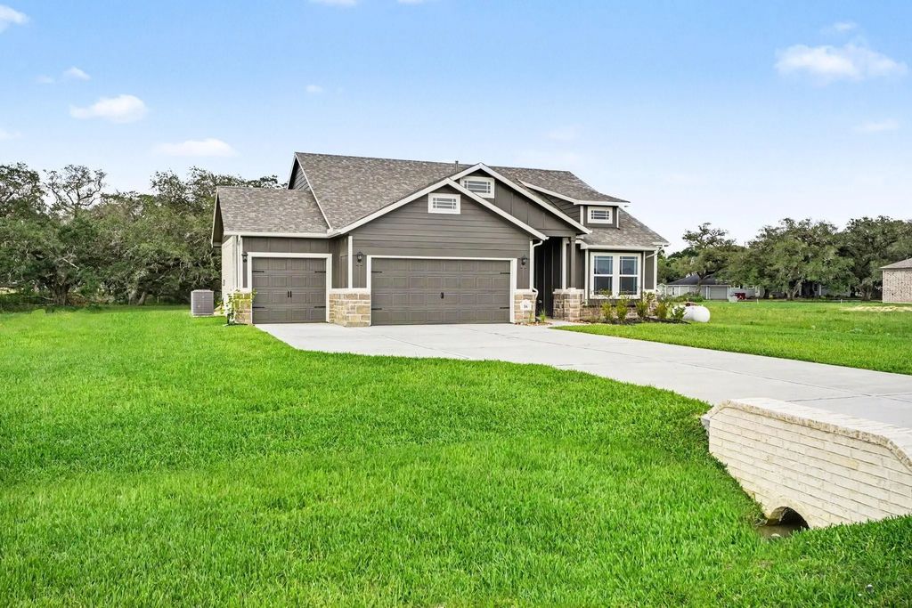16 Cattle Drive, Bay City