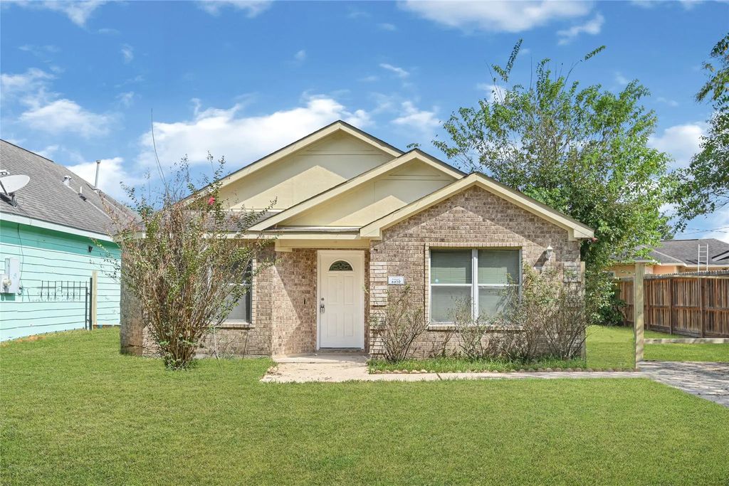 6610 Schambray Street, Houston