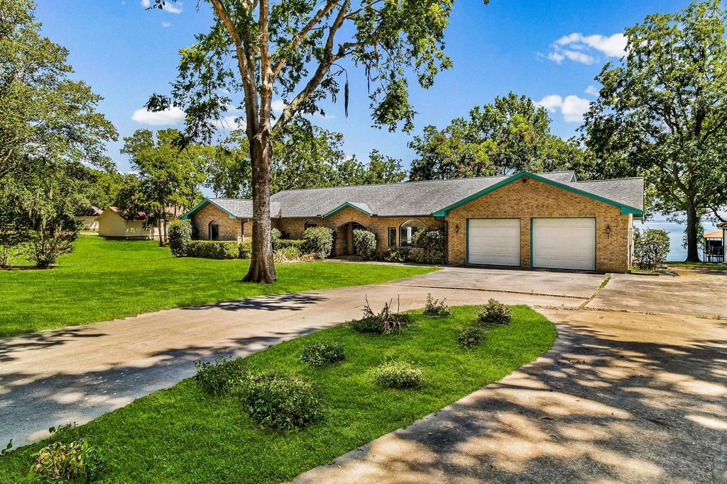 188 Old Post Road S, Livingston