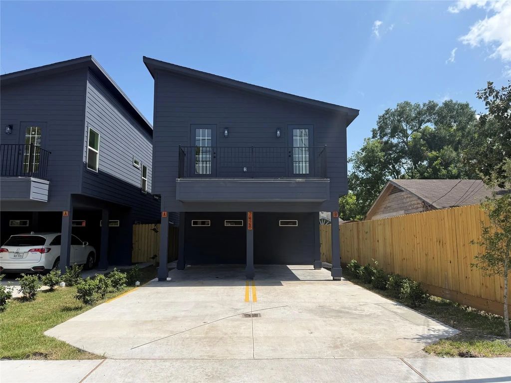 7428 Laura Koppe Rd B, Houston