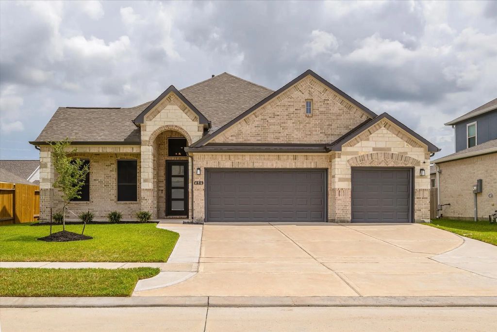 456 Lake Line Drive, Alvin