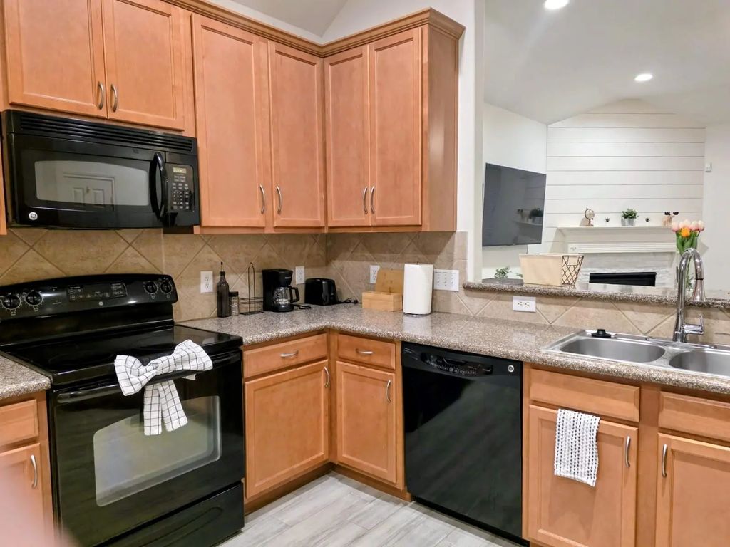 7419 Avalon Trce, Richmond