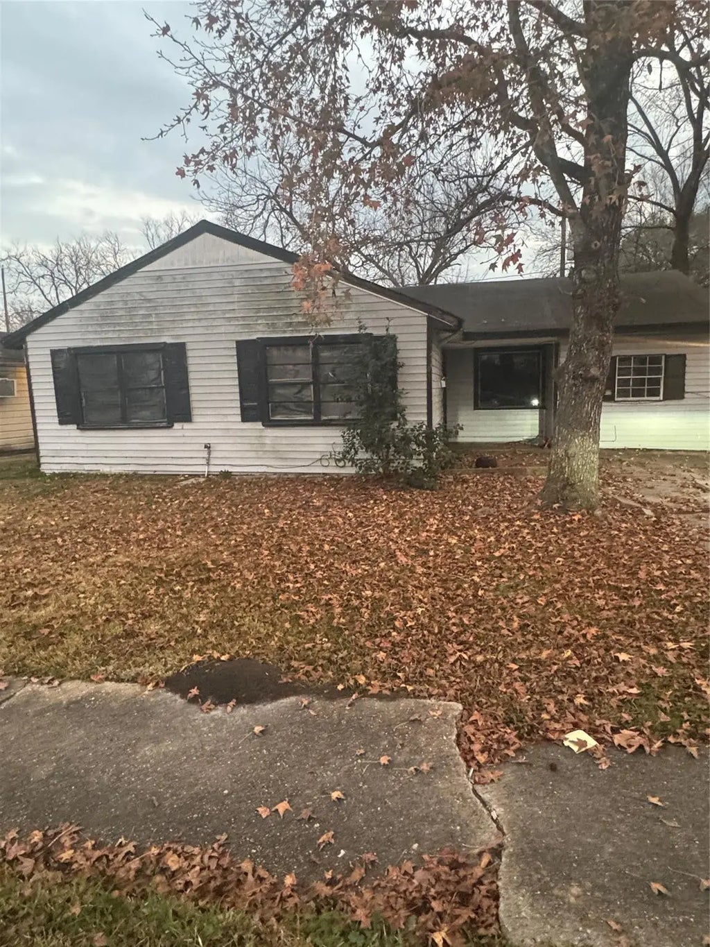 5326 Kenilwood Drive, Houston