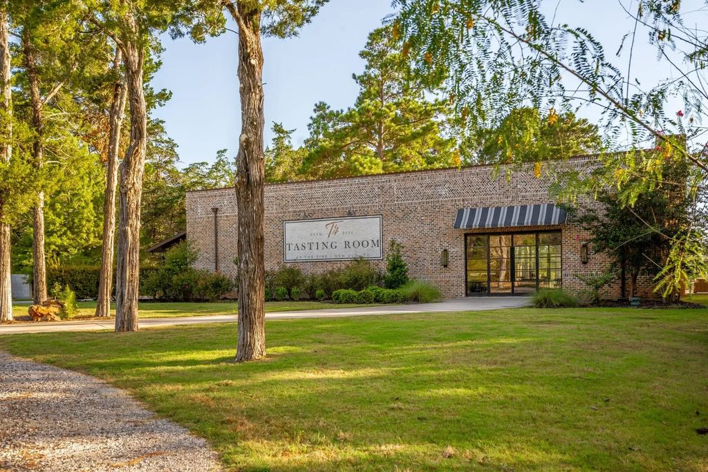 25200 Bernard Road, New Ulm