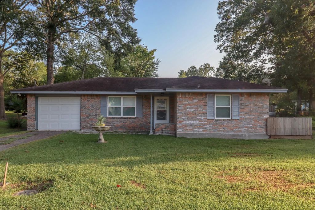 350 W Smith Street, Sour Lake