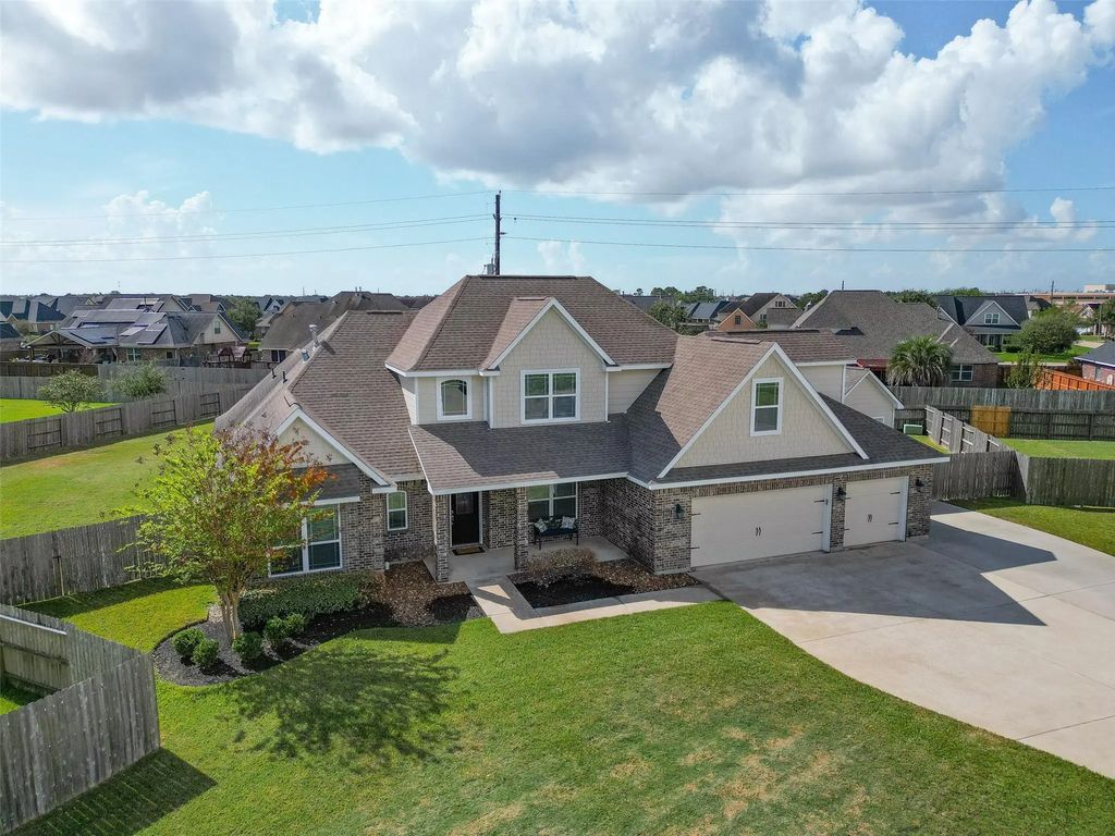 9642 Keeneland Circle, Mont Belvieu