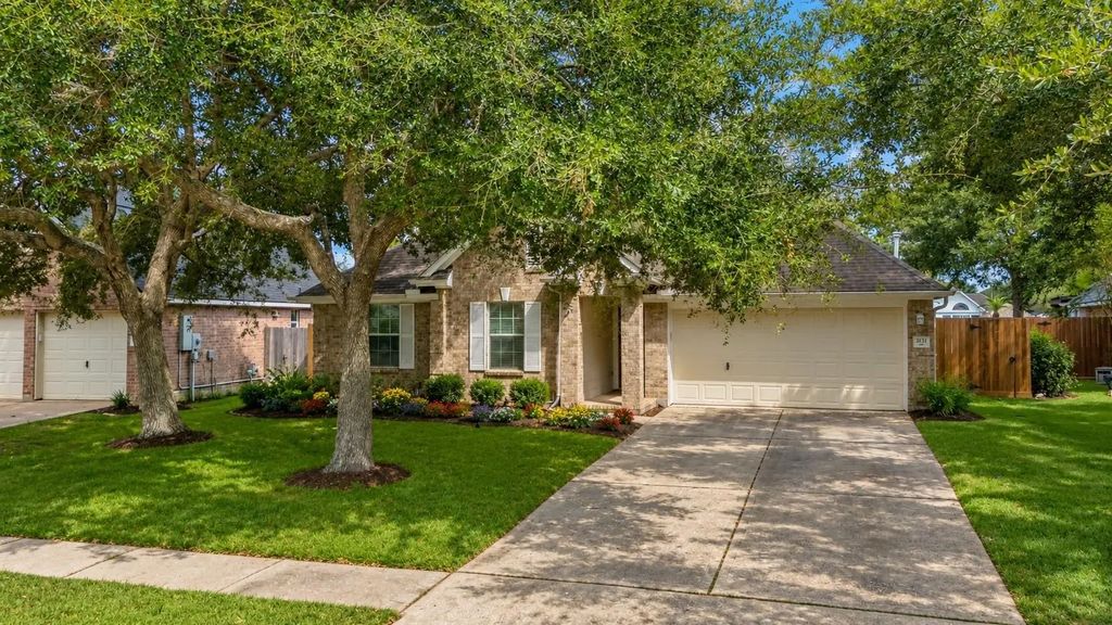 2131 Lakewind Lane, League City