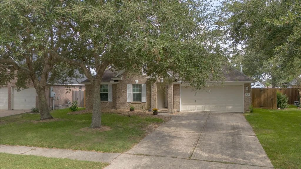 2131 Lakewind Lane, League City