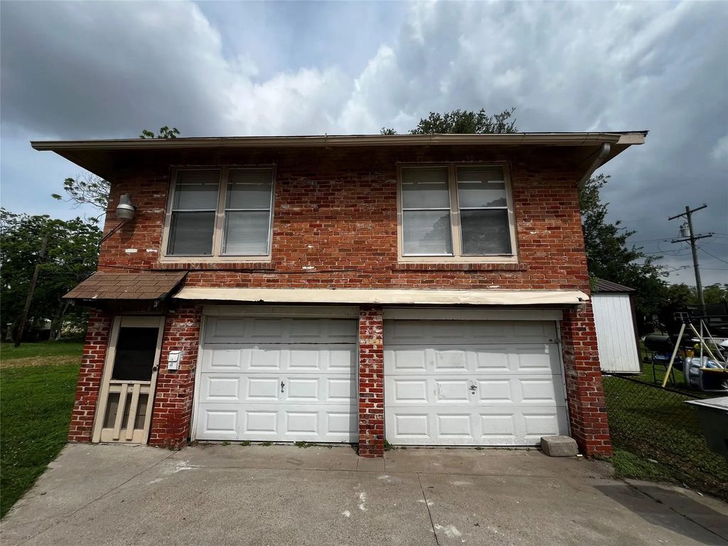741 13th Street B, Port Arthur